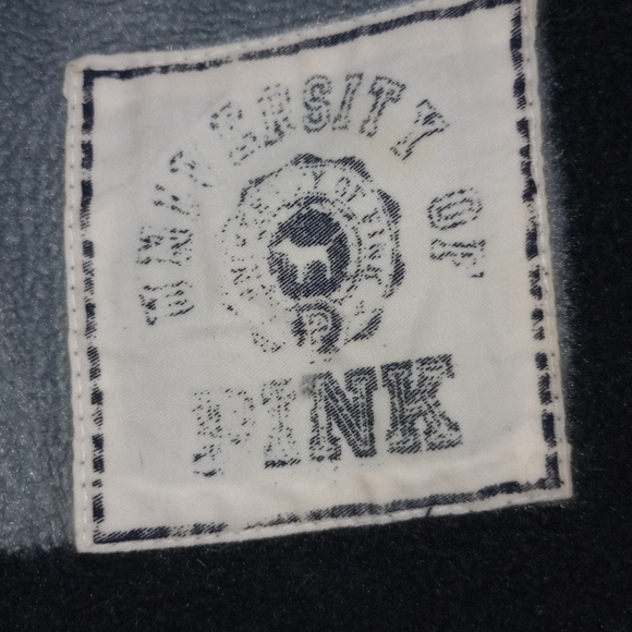 PINK Victoria's Secret Rare Stadium Blanket - Picture 4 of 6